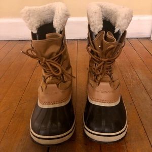 Sorel insulated snow boots